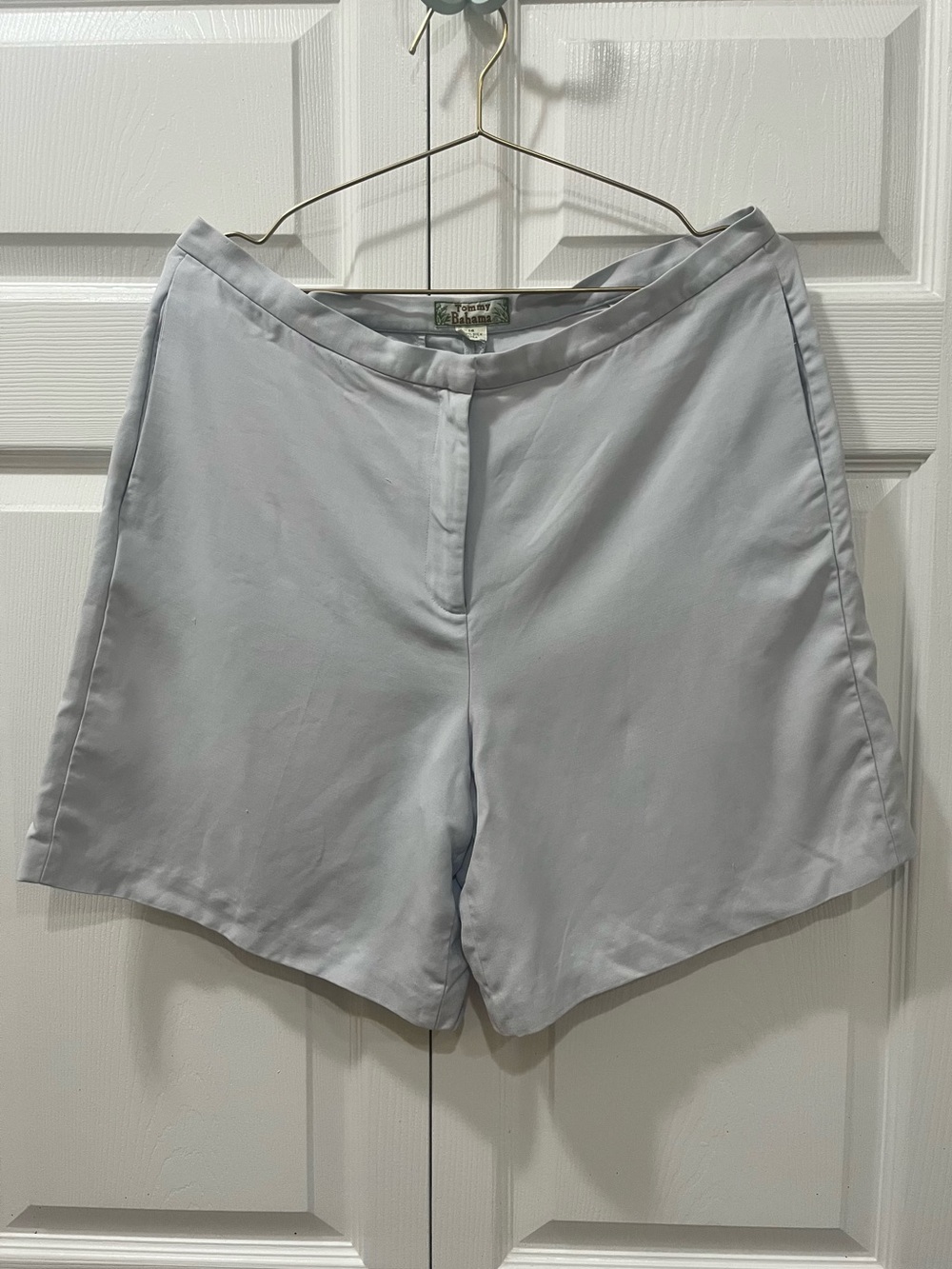 Tommy Bahama women’s 100% silk shorts. Size 14.